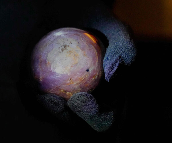 Sri Lanka unveils purple star sapphire